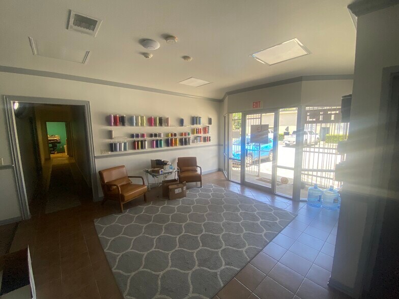 More Photos Of 301 W Arlington Ave, Fort Worth Flex For Lease