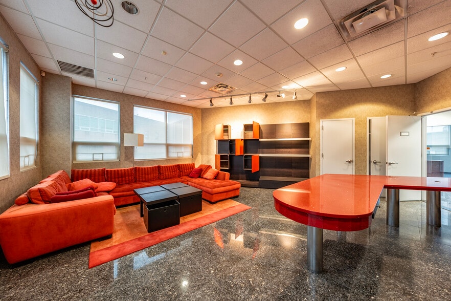More Photos Of 2544 Borough Pl, Woodside Warehouse For Sale