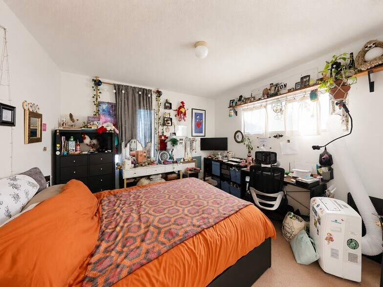 More Photos Of 5642 Lexington Ave, Los Angeles Apartments For Sale