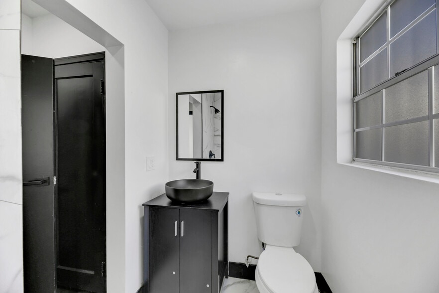 More Photos Of 530 S 7th St, Las Vegas Office Residential For Lease