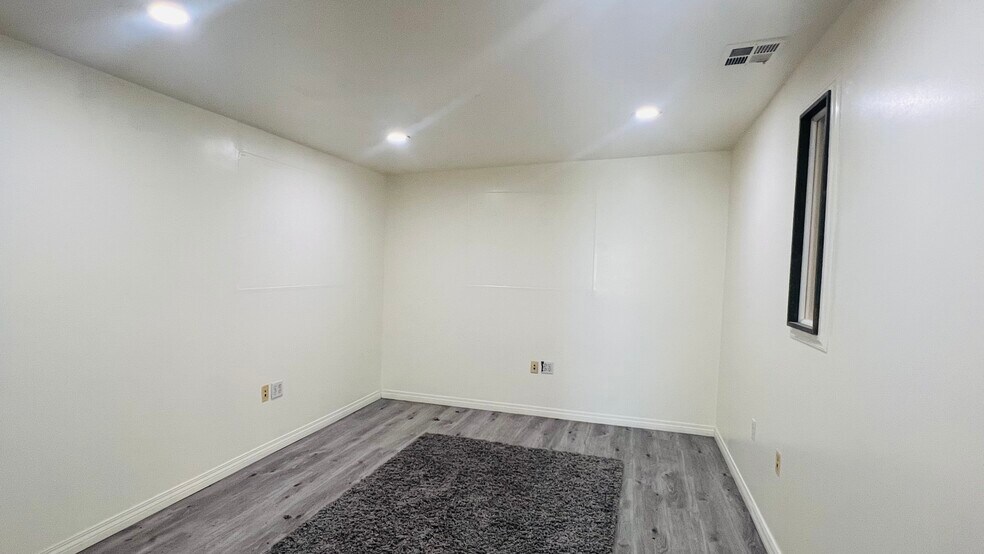 More Photos Of 919 E Bonneville Ave, Las Vegas Loft Creative Space For Sale