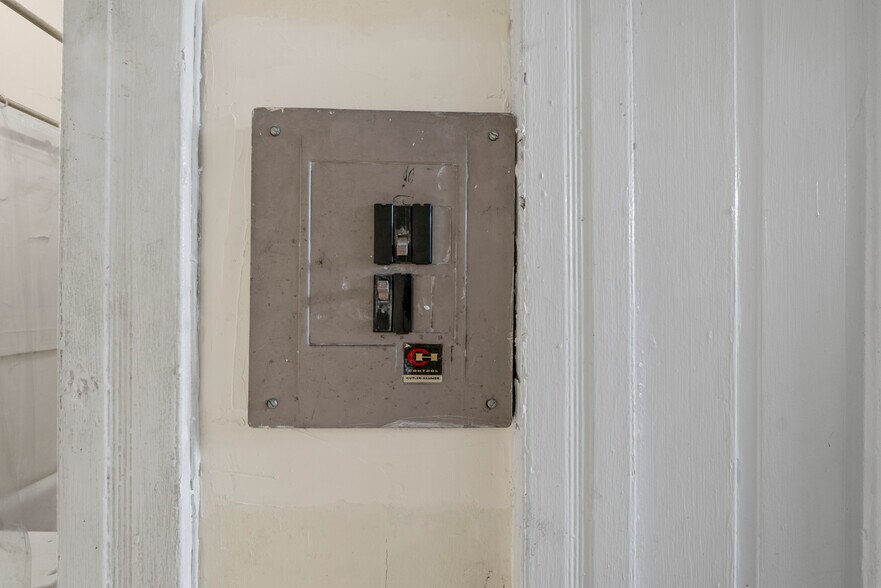 More Photos Of 2708 Maryland Ave, Baltimore Multifamily For Sale