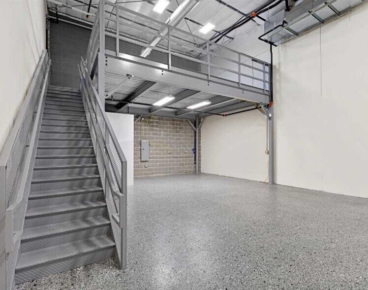 More Photos Of 2100 Double Creek Dr, Round Rock Warehouse For Lease