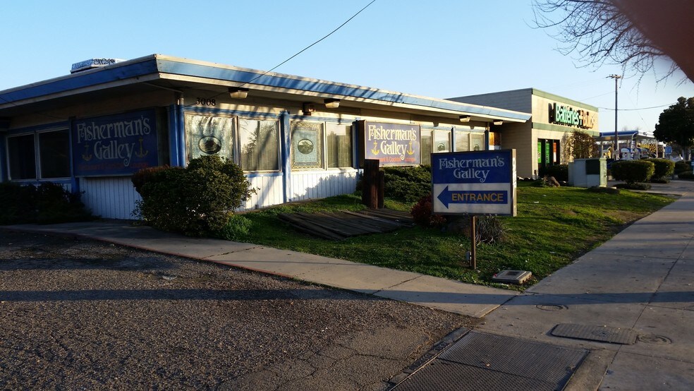 Primary Photo Of 3008 McHenry Ave, Modesto Restaurant For Lease