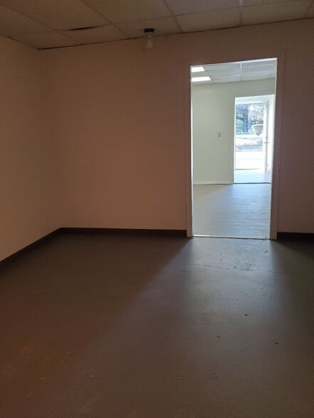 More Photos Of 594 Turnpike St, Easton Self Storage For Lease