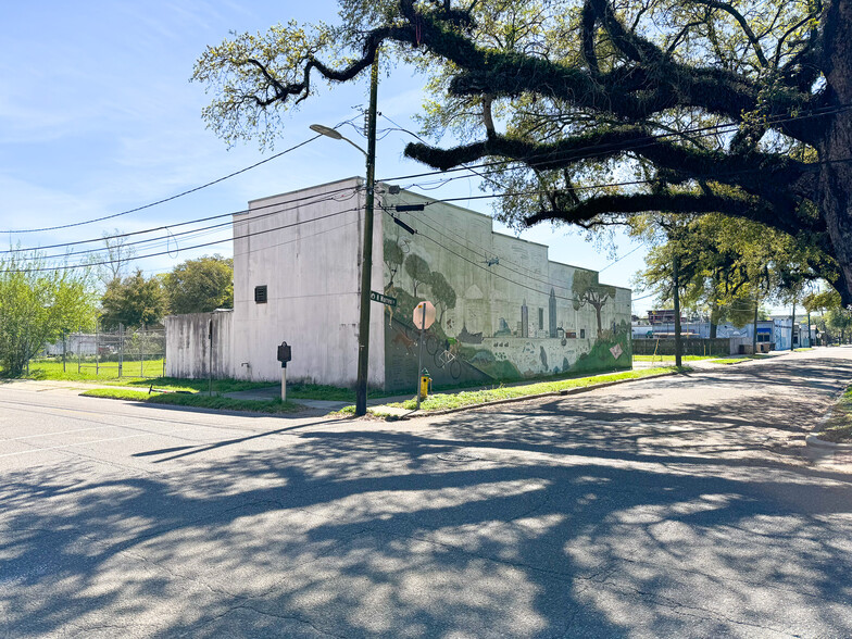 Primary Photo Of 561 Saint Francis St, Mobile Office For Lease