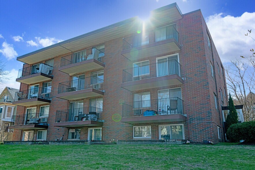 More Photos Of 447 Pleasant St, Melrose Apartments For Sale