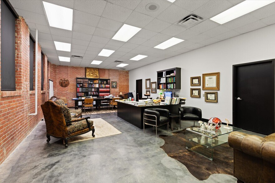 More Photos Of 501 N 3rd St, Longview Office For Sale