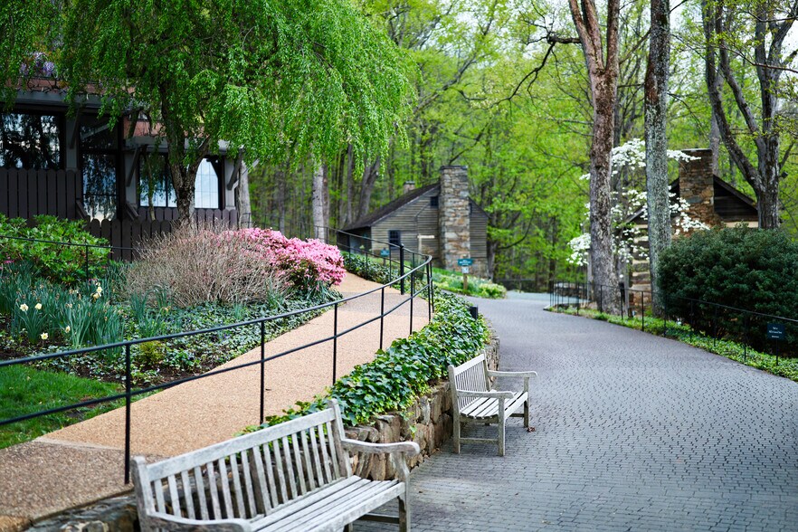 More Photos Of 683 Thomas Jefferson Pky, Charlottesville General Retail For Sale