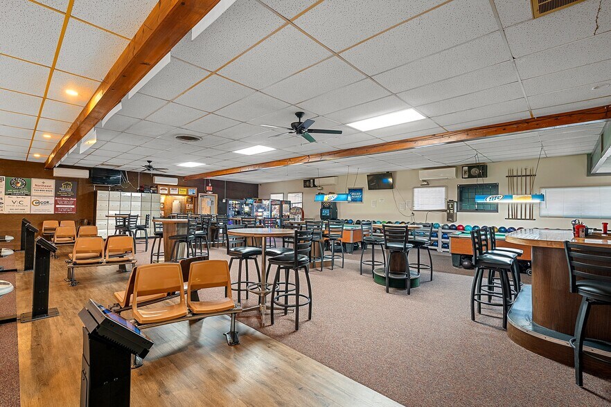 More Photos Of 326 Main St, Wausaukee Bowling Alley For Sale