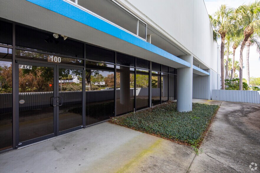 More Photos Of 8402 Laurel Fair Cir, Tampa Unknown For Lease