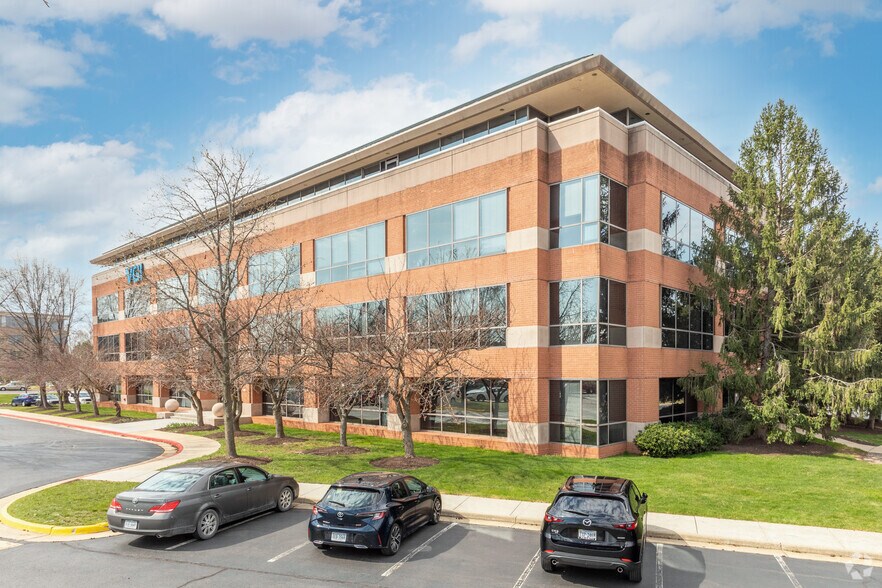 More Photos Of 45240 Business Ct, Sterling Office For Lease