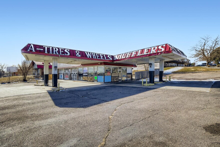 More Photos Of 404 S Circle Dr, Colorado Springs Auto Repair For Sale