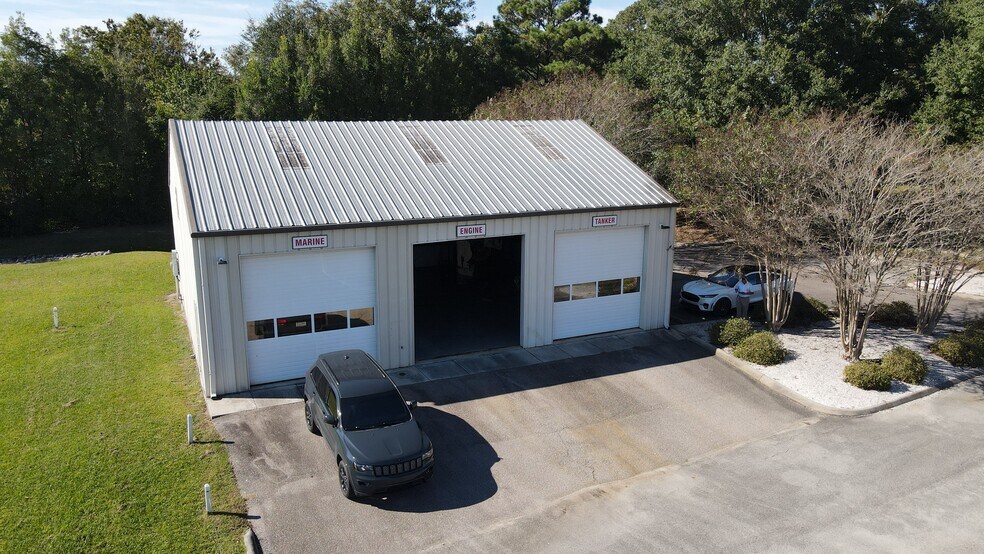 More Photos Of 5311 Castle Hayne Rd, Castle Hayne Flex For Lease