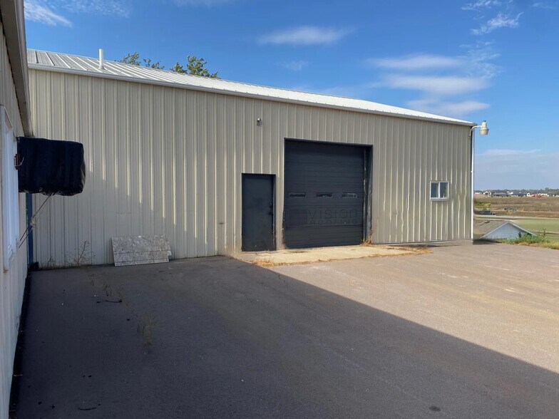 Primary Photo Of 1005 S Hillside Dr, Sioux Falls Warehouse For Lease