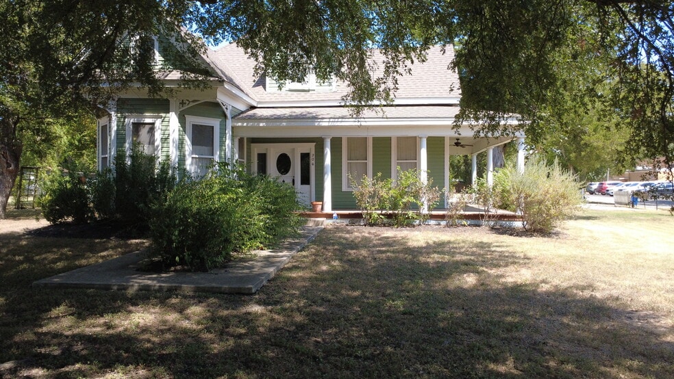 More Photos Of 206 Taylor St, Hutto Office For Lease