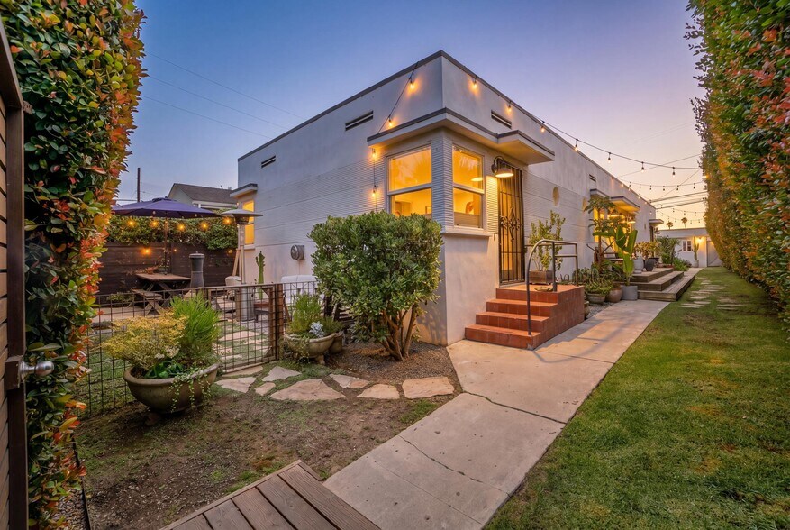 Primary Photo Of 705 Flower Ave, Venice Apartments For Sale