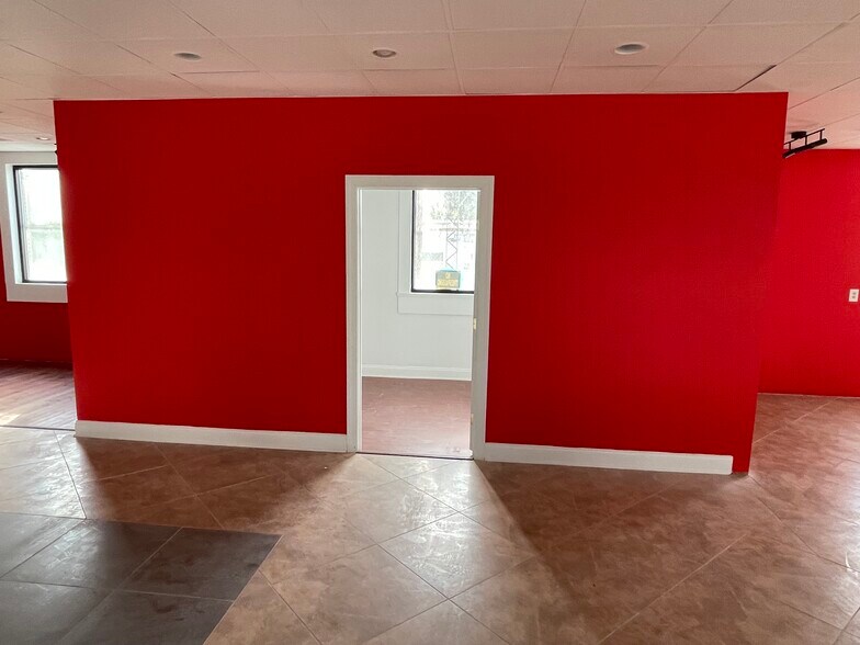 More Photos Of 535 Northern Ave, Hagerstown Showroom For Lease