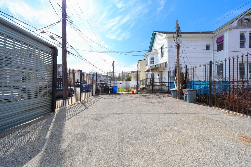 More Photos Of 2940 Richmond Ter, Staten Island Loft Creative Space For Sale