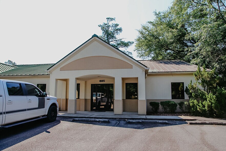 More Photos Of 670 SW Broad St, Southern Pines Office For Lease
