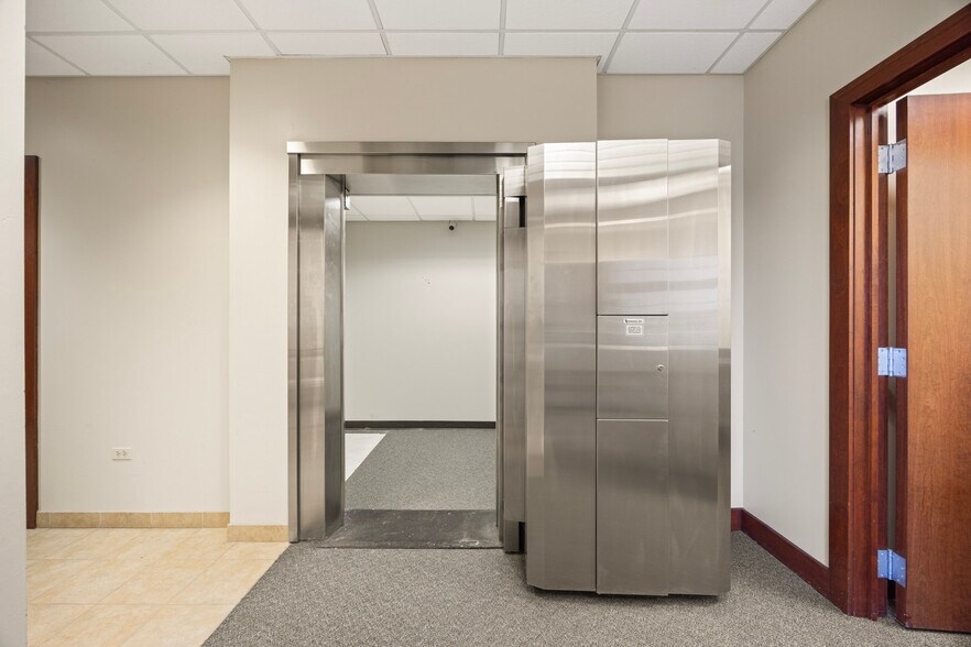 More Photos Of 430 E Mississippi Ave, Elwood Bank For Sale