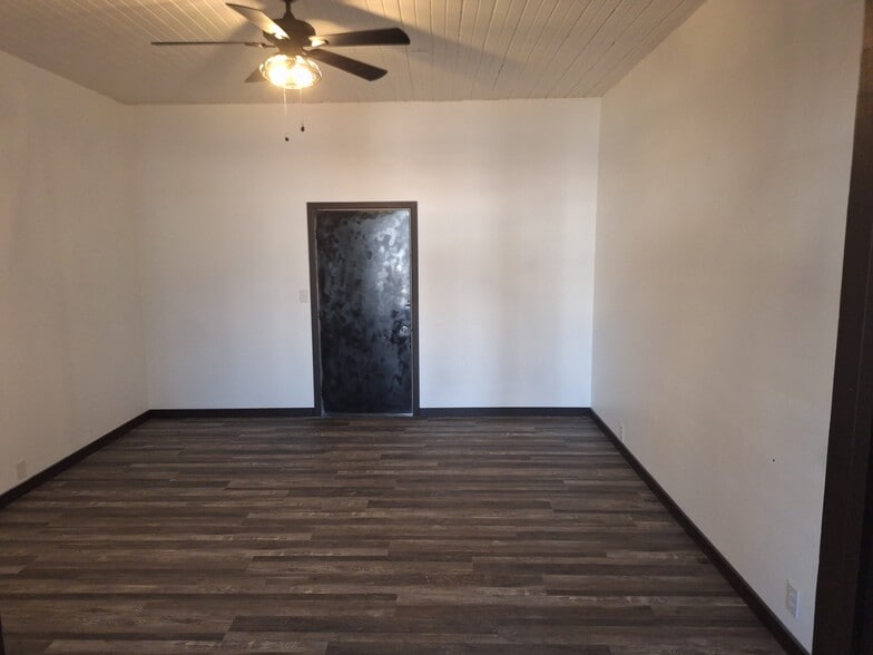 Primary Photo Of 310 Tiffany Ct, Champaign Office For Lease