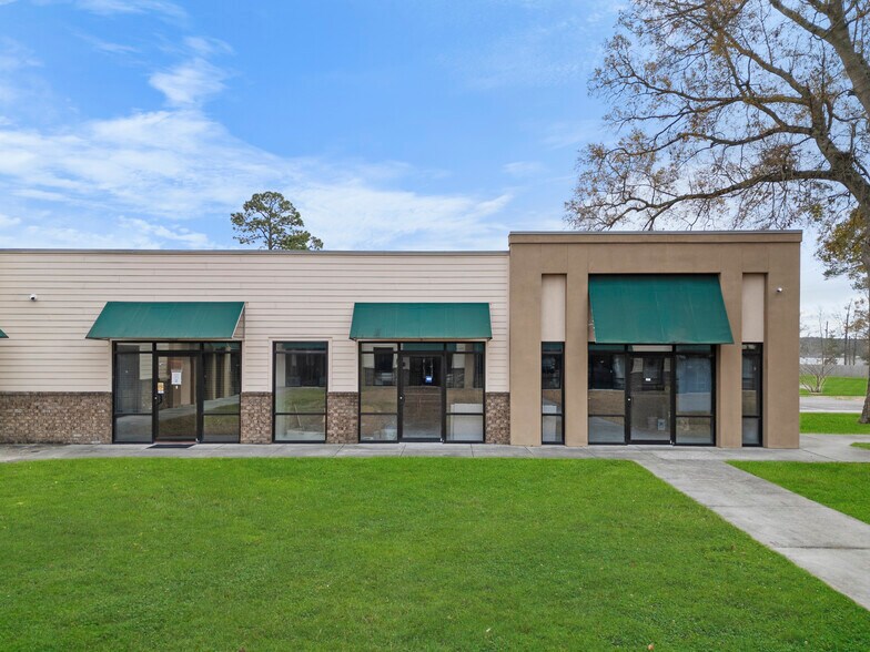 Primary Photo Of 175 W Railroad St, Pembroke Storefront For Lease