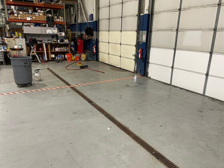 More Photos Of 41800 Executive Dr, Harrison Township Manufacturing For Lease