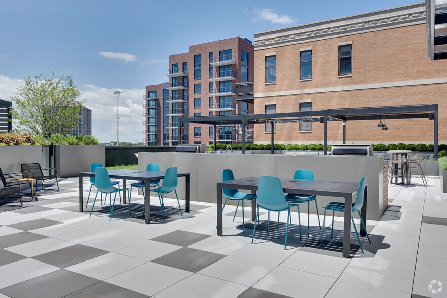 More Photos Of 730 N Milwaukee Ave, Chicago Apartments For Lease