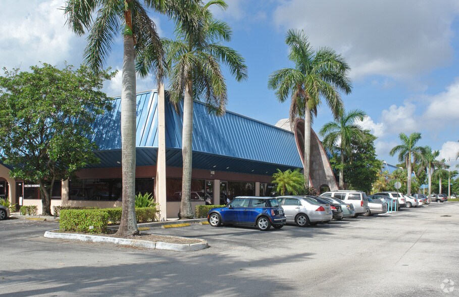 More Photos Of 10190-10300 NW 47th St, Sunrise Light Distribution For Lease