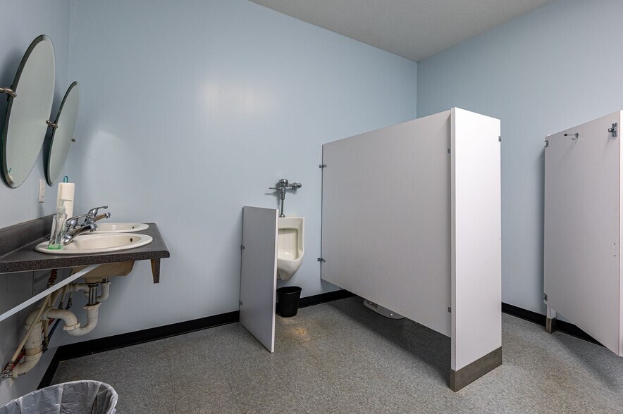 More Photos Of 1366 S Wabash St, Wabash Office For Sale