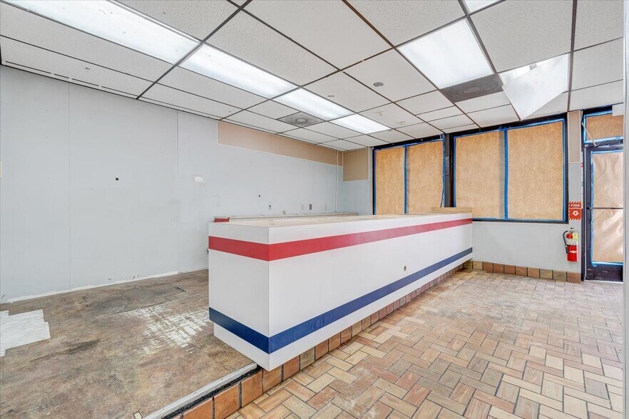 More Photos Of 1000 Electric Rd, Salem Convenience Store For Sale