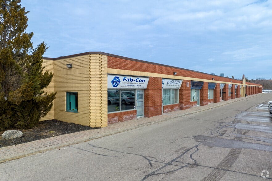 More Photos Of 3045 Southcreek Rd, Mississauga Showroom For Sale