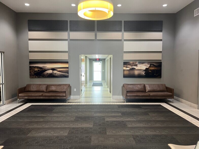 More Photos Of 2761 E Skelly Dr, Tulsa Medical For Lease