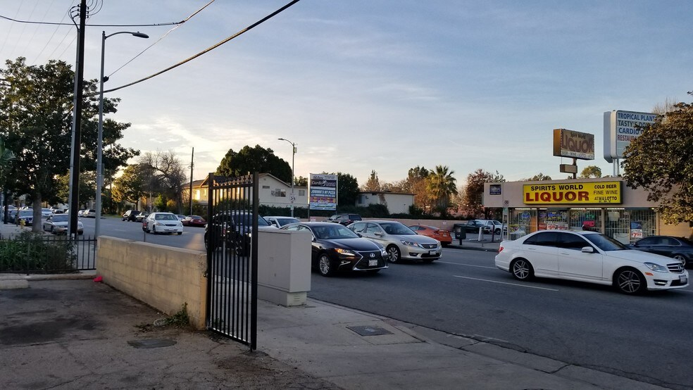 More Photos Of 5569 Reseda Blvd, Tarzana Auto Repair For Lease