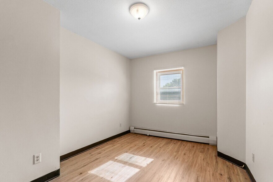More Photos Of 904 Rice St, Saint Paul Apartments For Lease