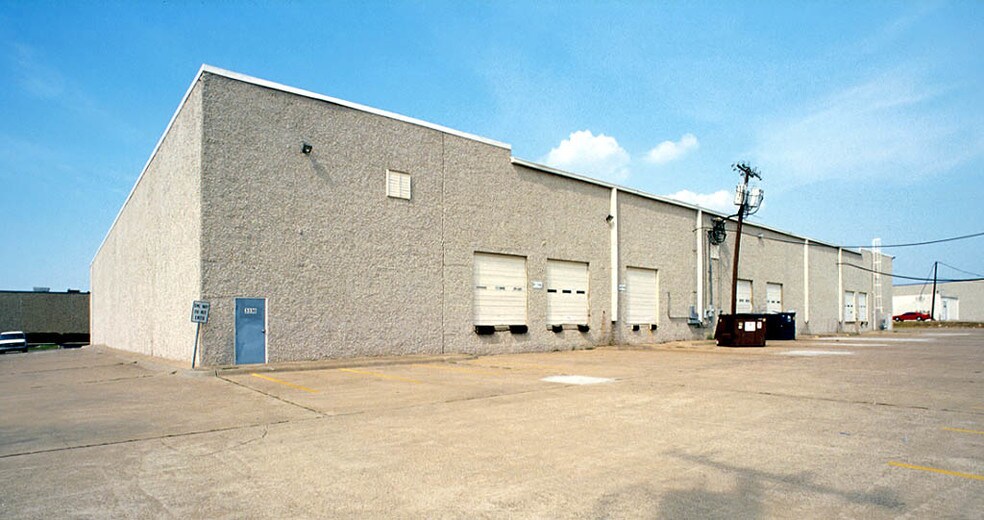 More Photos Of 3330-3350 Wiley Post Rd, Carrollton Showroom For Sale