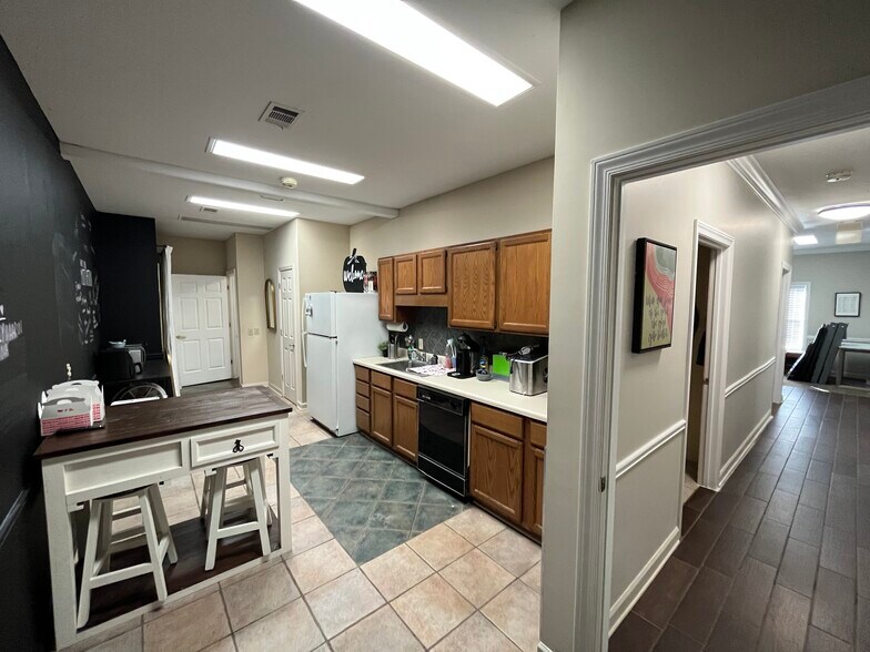 More Photos Of 850 Kennesaw Ave NW, Marietta Medical For Lease