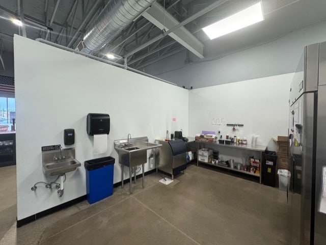 More Photos Of 107-115 E State Highway 152, Mustang Unknown For Lease