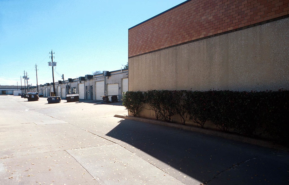 More Photos Of 10801 Hammerly Blvd, Houston Unknown For Lease