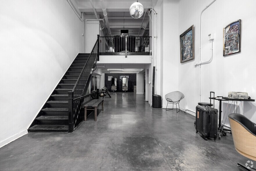 More Photos Of 150 W 30th St, New York Office For Lease