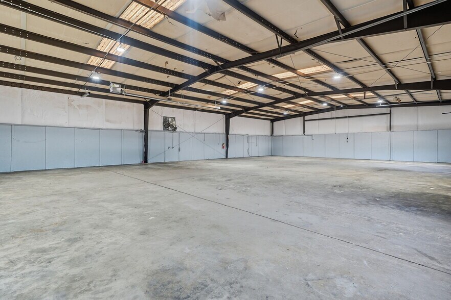More Photos Of 2025 Marshall Huff Rd, Dallas Warehouse For Sale