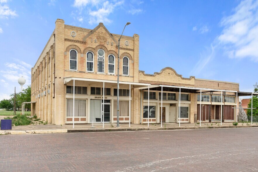 Primary Photo Of 112 W Davilla St, Granger General Retail For Sale