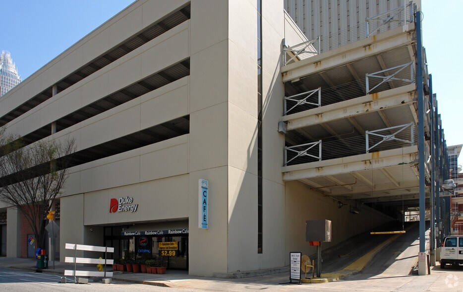 More Photos Of 400 S Tryon St, Charlotte Loft Creative Space For Lease