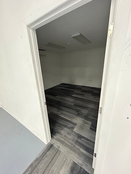 More Photos Of 1325 White Dr, Titusville Warehouse For Lease