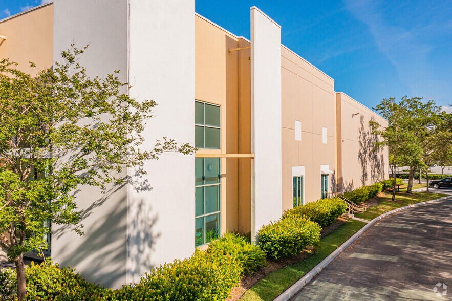 More Photos Of 3355 Enterprise Ave, Weston Warehouse For Lease