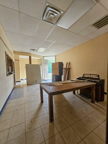 More Photos Of 1420 E Palestine Ave, Palestine Flex For Sale