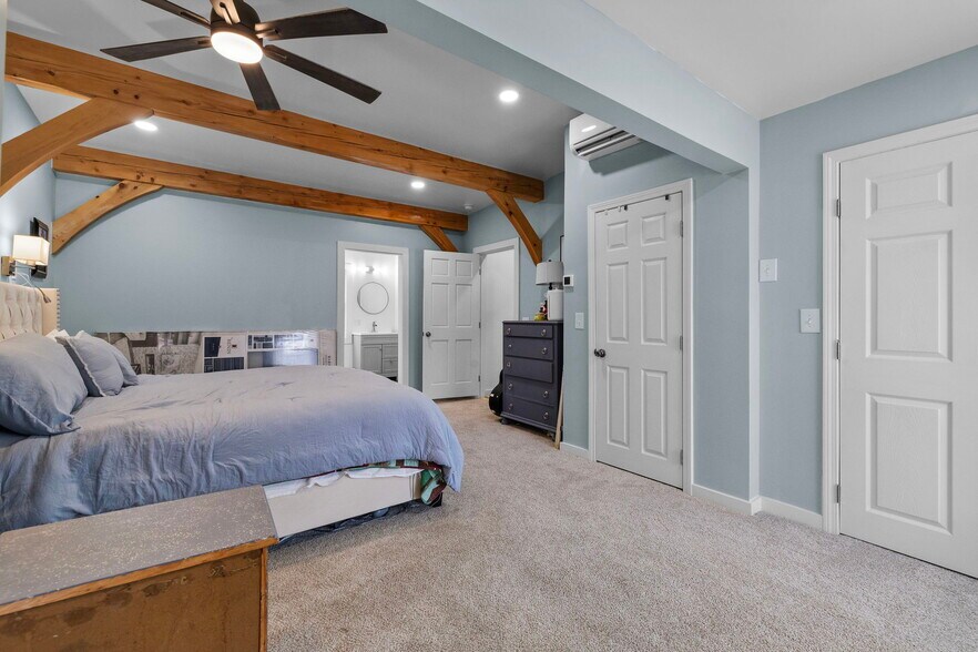 More Photos Of 180 Main St, North Woodstock Hotel For Sale