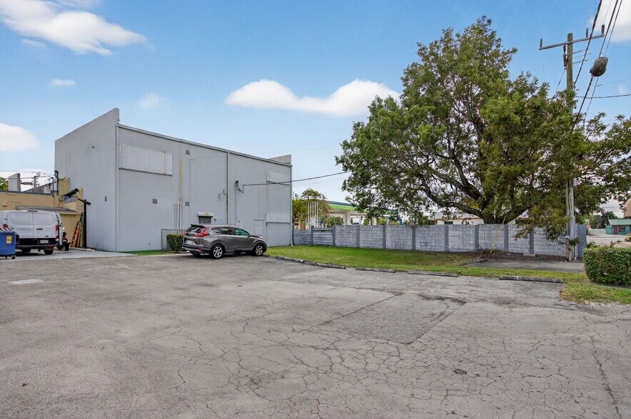 More Photos Of 513 N State Road 7, Margate Office For Sale