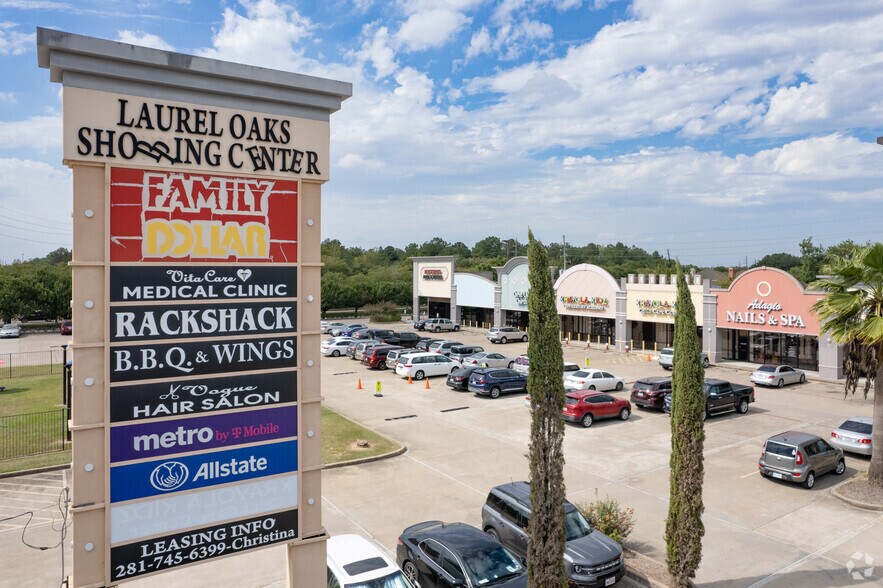 More Photos Of 2128 Spears Rd, Houston Freestanding For Lease